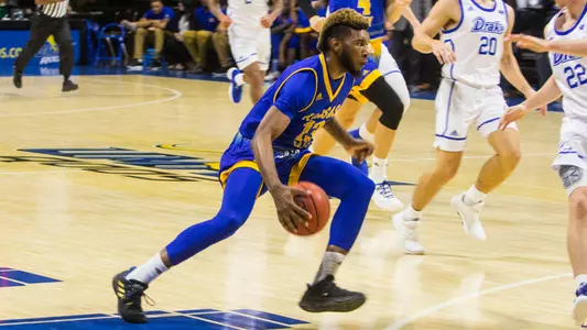 Roos Blow Out Elon in Final Municipal Game