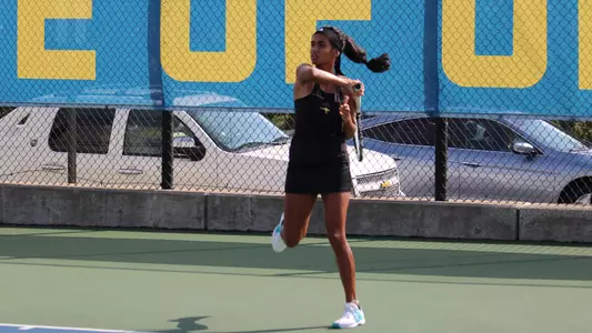 Roos Slide Past Drake on Sunday Afternoon