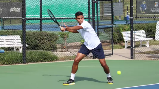 Mavericks Outlast Roos in Singles Play