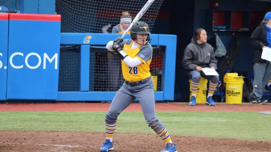 Roos Blast Three Homeruns to Down Mavericks