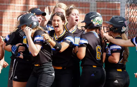 Roos Score Five In 7th to Win WAC Tourney Opener