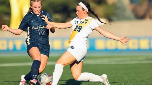 Castleberry with ball