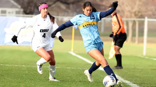 Gigi keeps ball inbounds