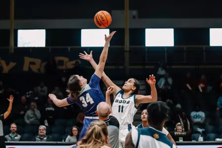 Machia Mullens at tip off