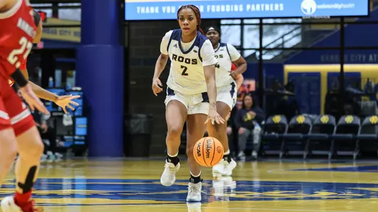 Elauni Bennett dribbling