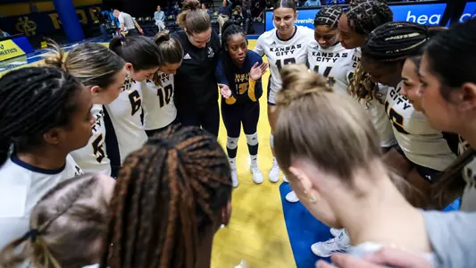 Team Huddle vs Omaha