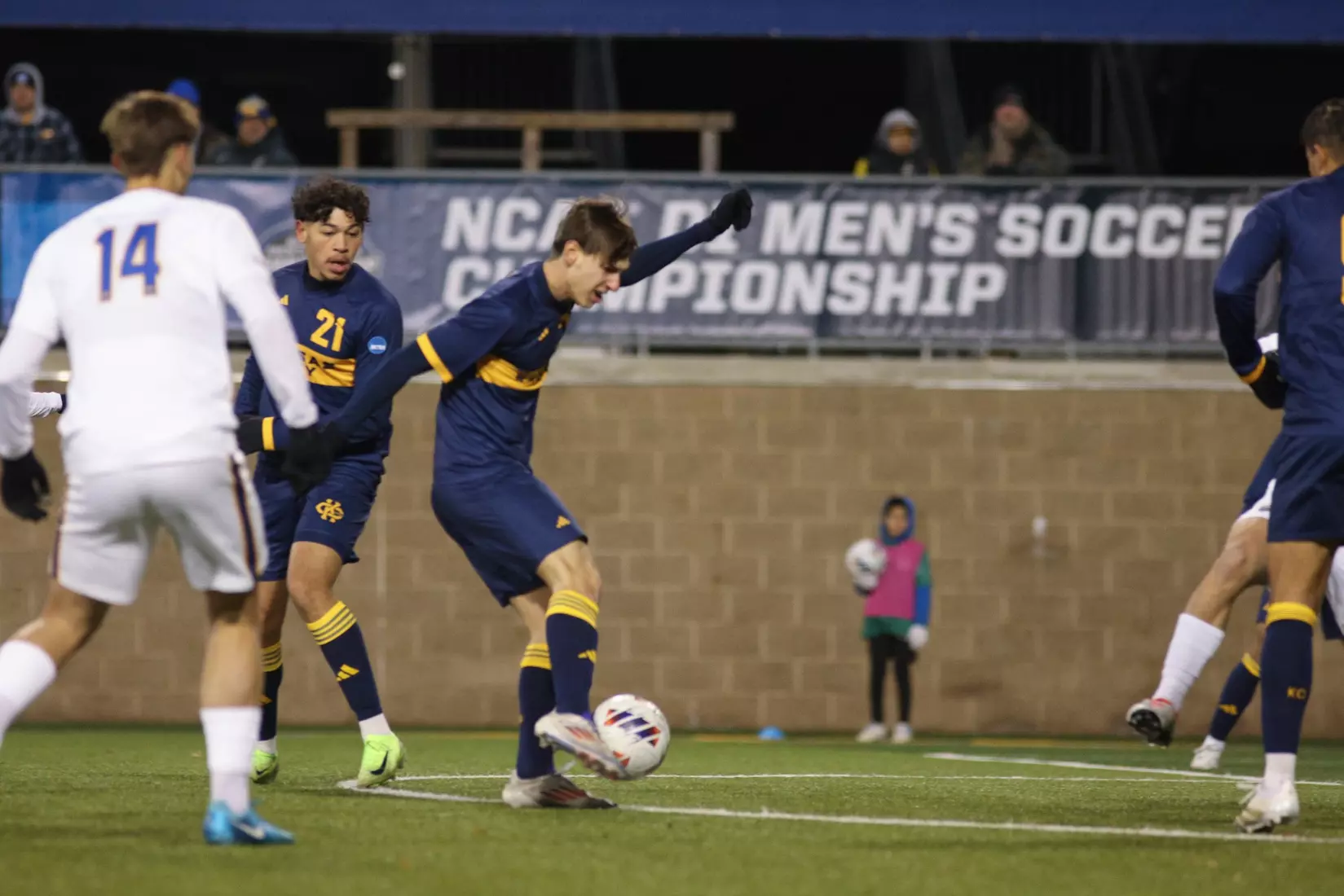 Kansas City Men's Soccer fell to No. 2 Pitt in the 93rd minute of the third round of the NCAA tournament. The Roos found the back of the net twice and forced the game to overtime with a corner kick goal, headed in by Guille Munoz in the 74th minute.
