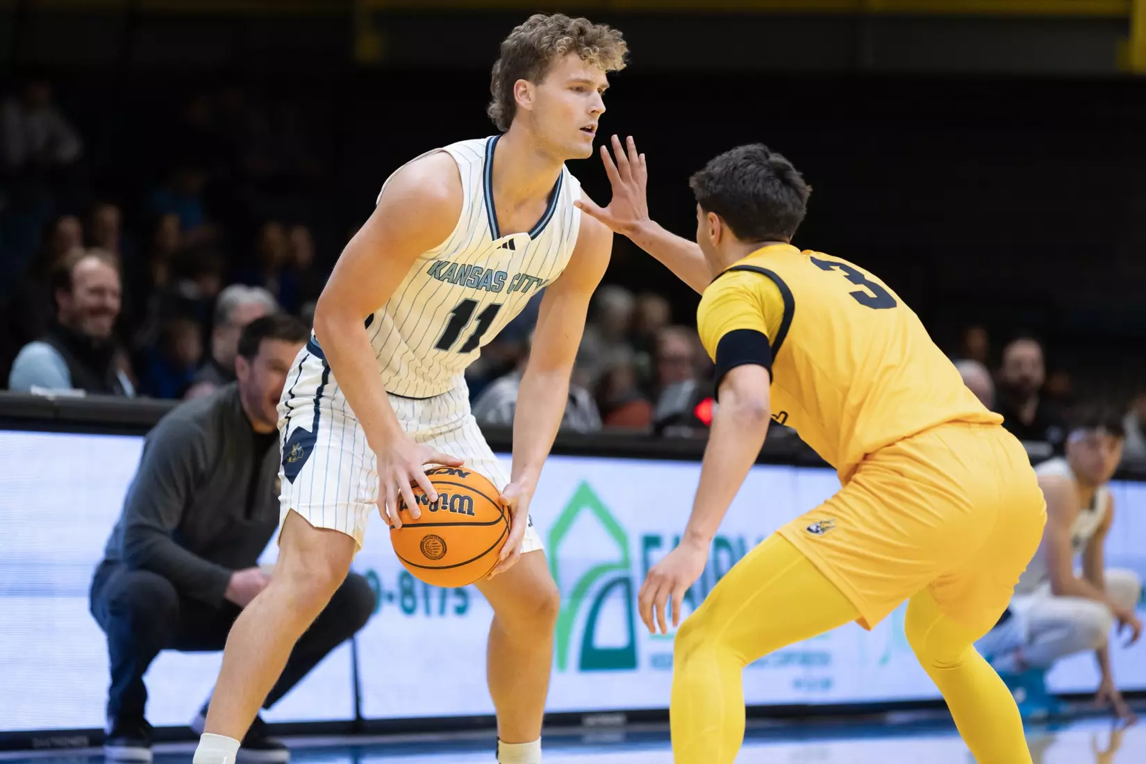 Playing against the Idaho Vandals to kick off the Big Sky-Summit Challenge, the Roos faced an intense first half, with Idaho leading at the first half with a score of 43-31. Following the first half, the Roos continued to put up a fight, however would trail behind the Vandals by a mere 5 points, with final score of 77-82.