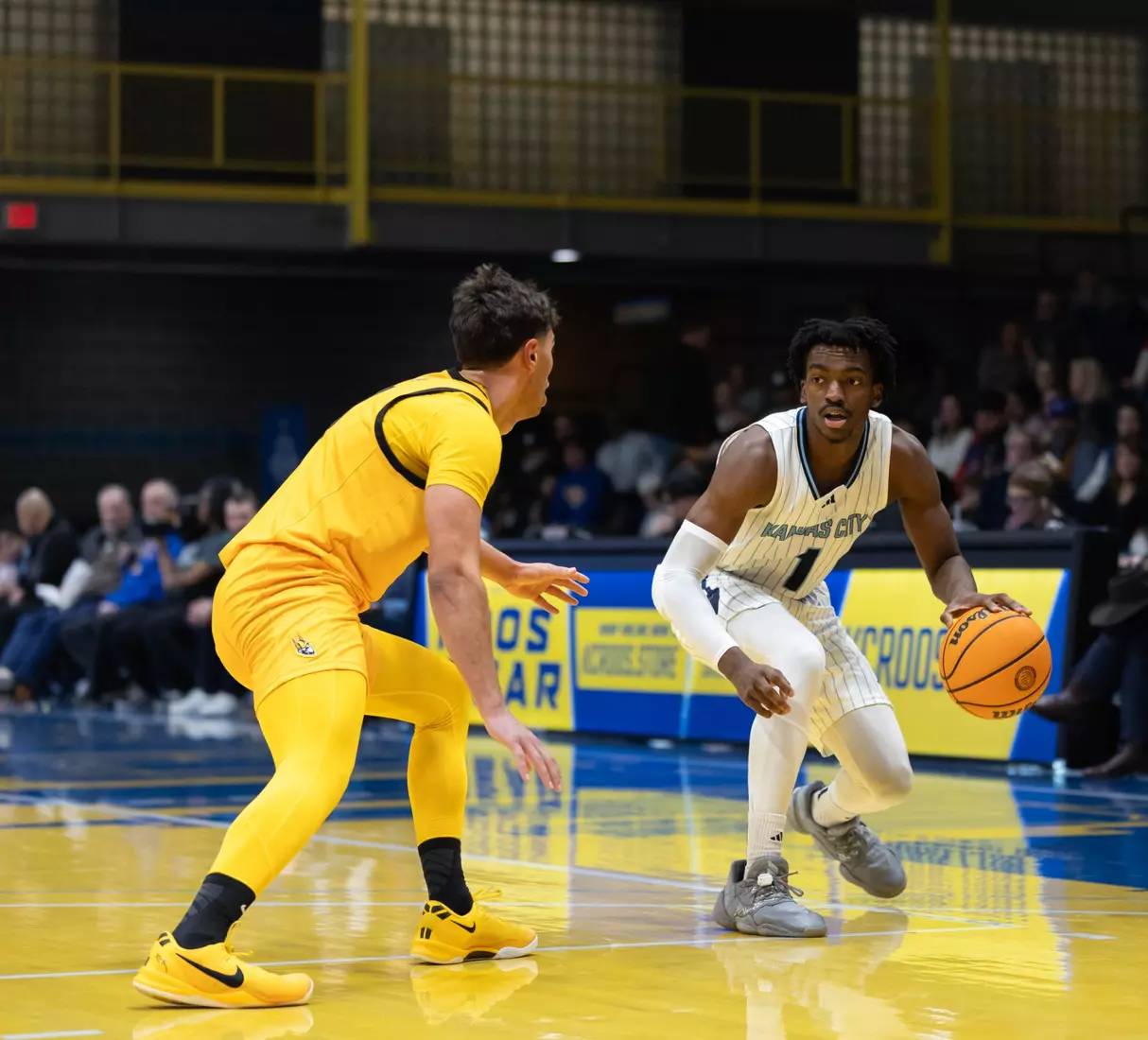 Playing against the Idaho Vandals to kick off the Big Sky-Summit Challenge, the Roos faced an intense first half, with Idaho leading at the first half with a score of 43-31. Following the first half, the Roos continued to put up a fight, however would trail behind the Vandals by a mere 5 points, with final score of 77-82.