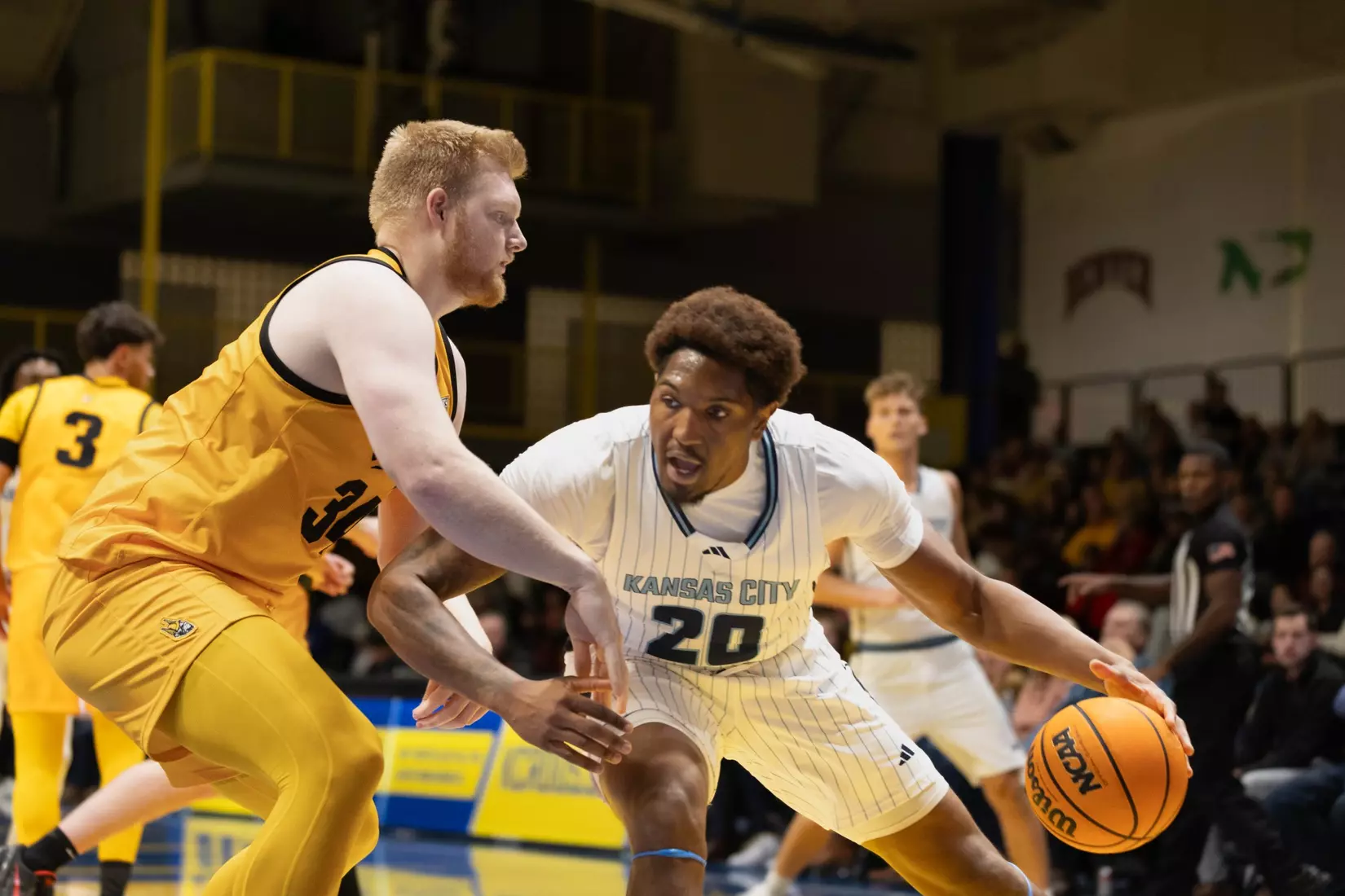 Playing against the Idaho Vandals to kick off the Big Sky-Summit Challenge, the Roos faced an intense first half, with Idaho leading at the first half with a score of 43-31. Following the first half, the Roos continued to put up a fight, however would trail behind the Vandals by a mere 5 points, with final score of 77-82.