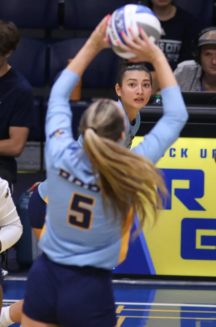 Kansas City Volleyball fell to Lindenwood in three sets, 25-14, 26-24, 25-21, in its first game of the Kangaroo Klassic. Kaia Dunford led the team in kills with seven.