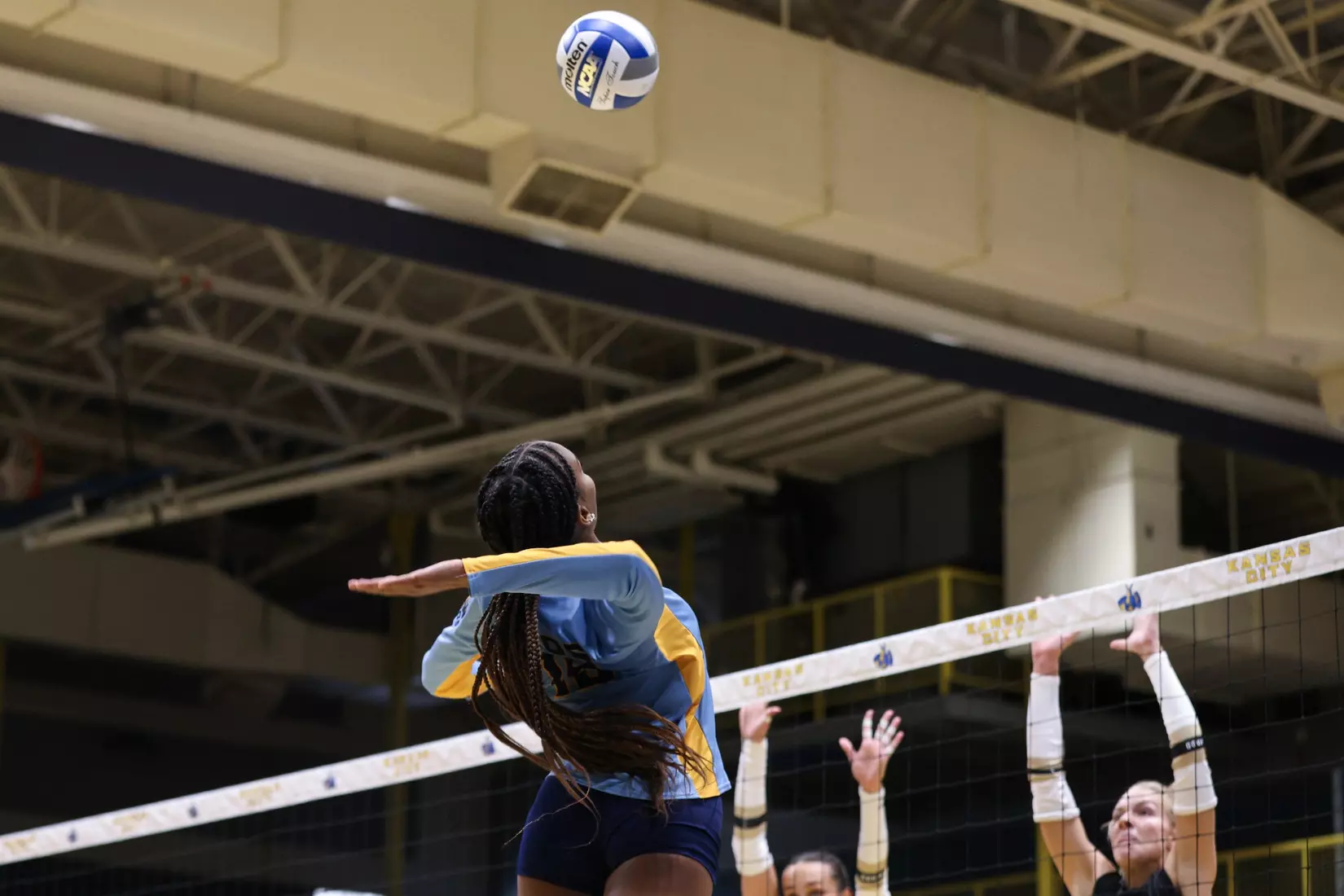 Kansas City Volleyball fell to Lindenwood in three sets, 25-14, 26-24, 25-21, in its first game of the Kangaroo Klassic. Kaia Dunford led the team in kills with seven.