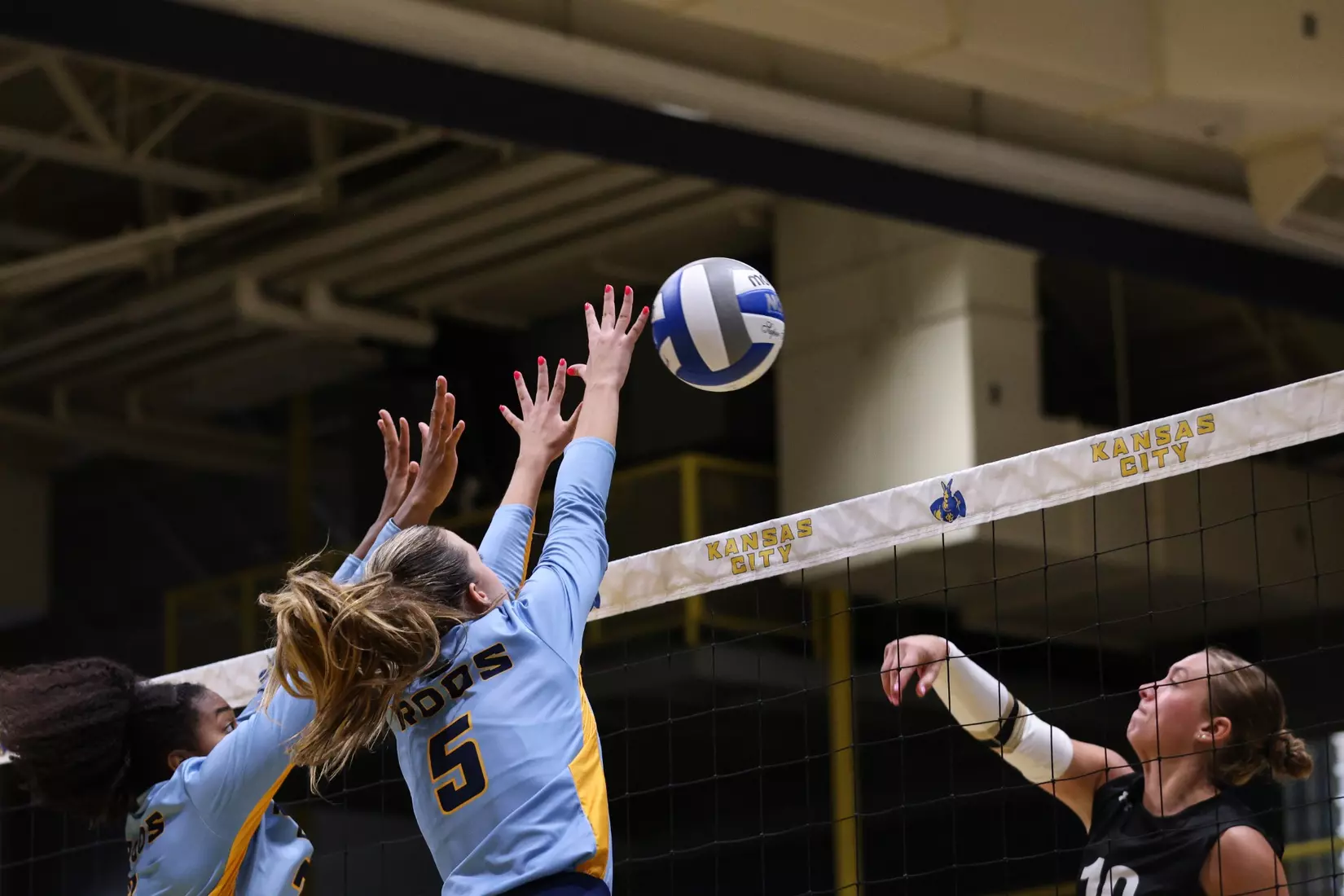 Kansas City Volleyball fell to Lindenwood in three sets, 25-14, 26-24, 25-21, in its first game of the Kangaroo Klassic. Kaia Dunford led the team in kills with seven.