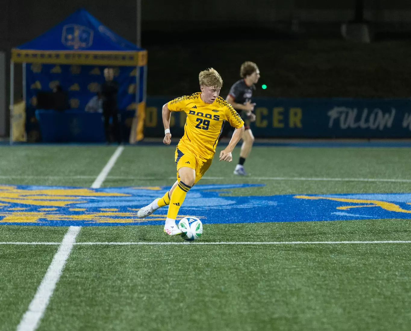 In the first home conference game of the season, the Roos went up against the Omaha Mavericks, resulting in a 1-0 win for the Roos. The Roos’ defense held strong through the final minutes. The win adds another highlight to an impressive season for the team.