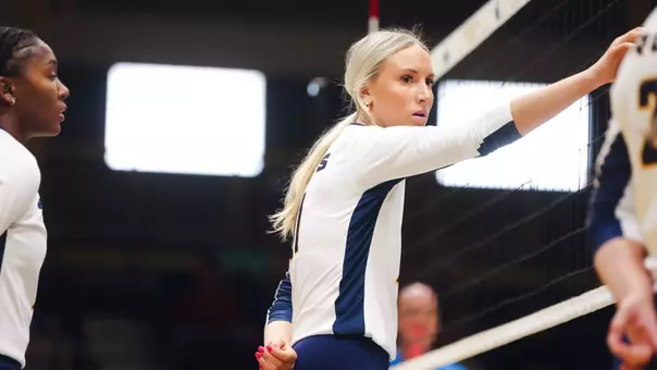 UMKC Volleyball fell to St. Thomas in a 3–0 sweep on November 1, 2025, at Swinney Center.