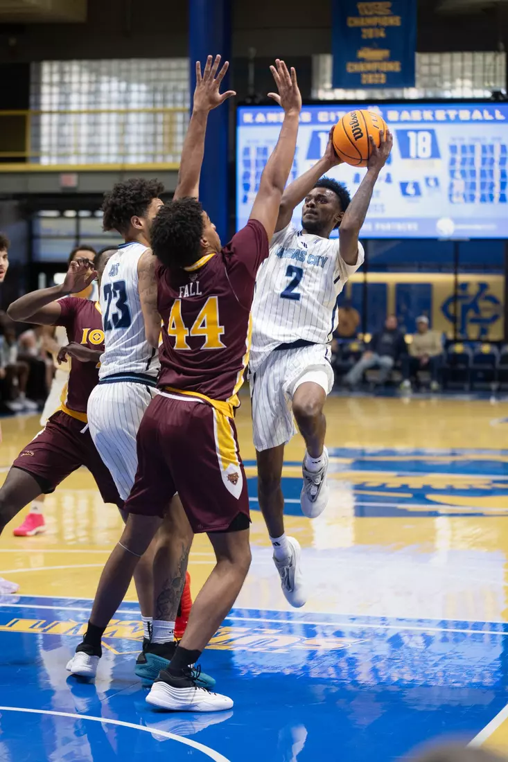 In the third game of the season, the Roos went up against the Iona Gaels. With the fast pace of the game, the Roos had strong offensive momentum throughout. Despite this, the Roos fell to the Gaels in a final score of 105-91.