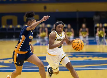 The KC Roos faced up against the UTEP Miners, playing a close game through the first half. Even with consistent effort through to the final seconds, the Roos fell to the Miners with a final score of 75-64.