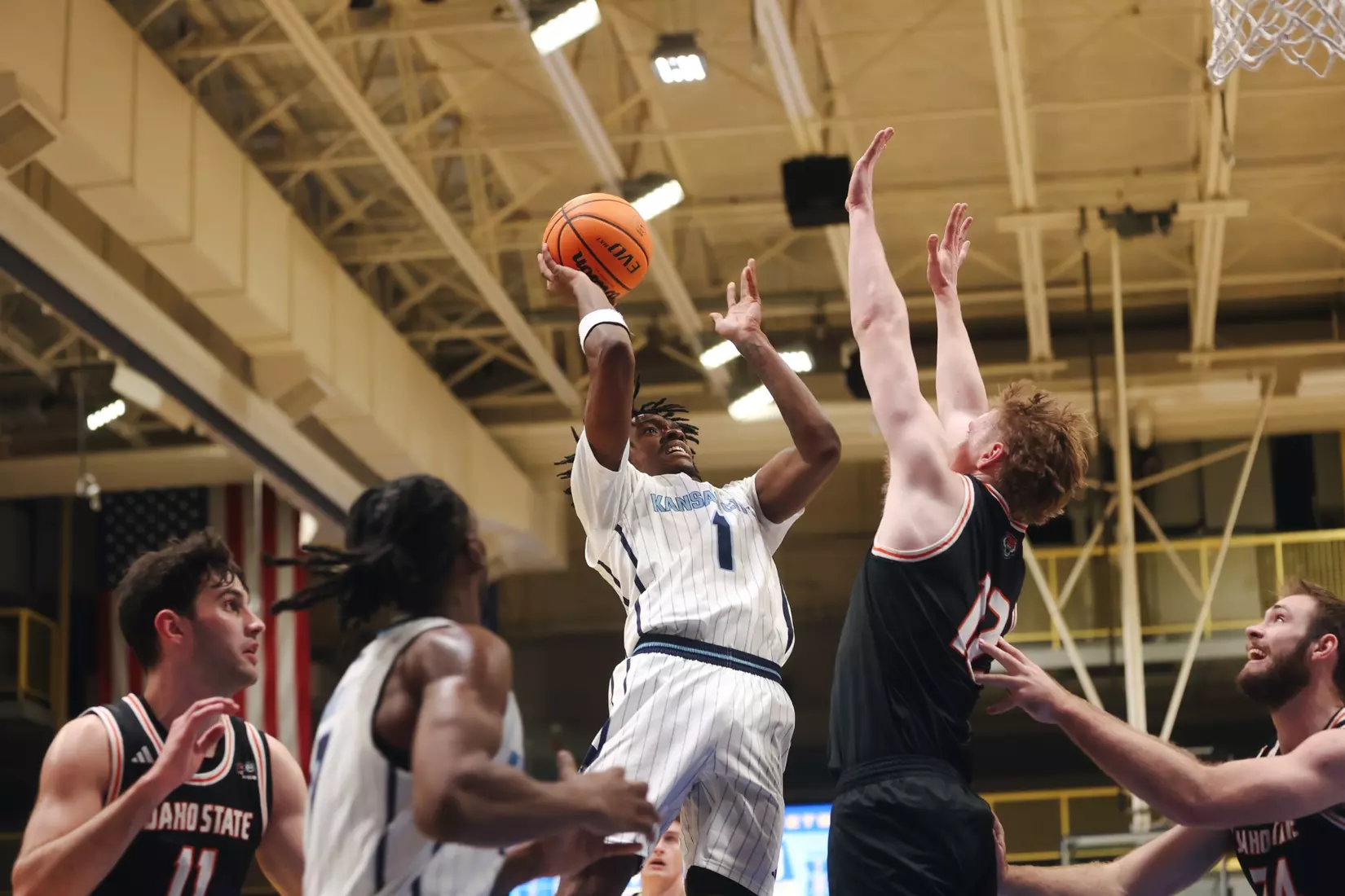 The KC Roos took on the Idaho State Bengals delivered a fast-paced performance that kept the crowd locked in from start to finish. The Bengals won in a final score of 68-59.