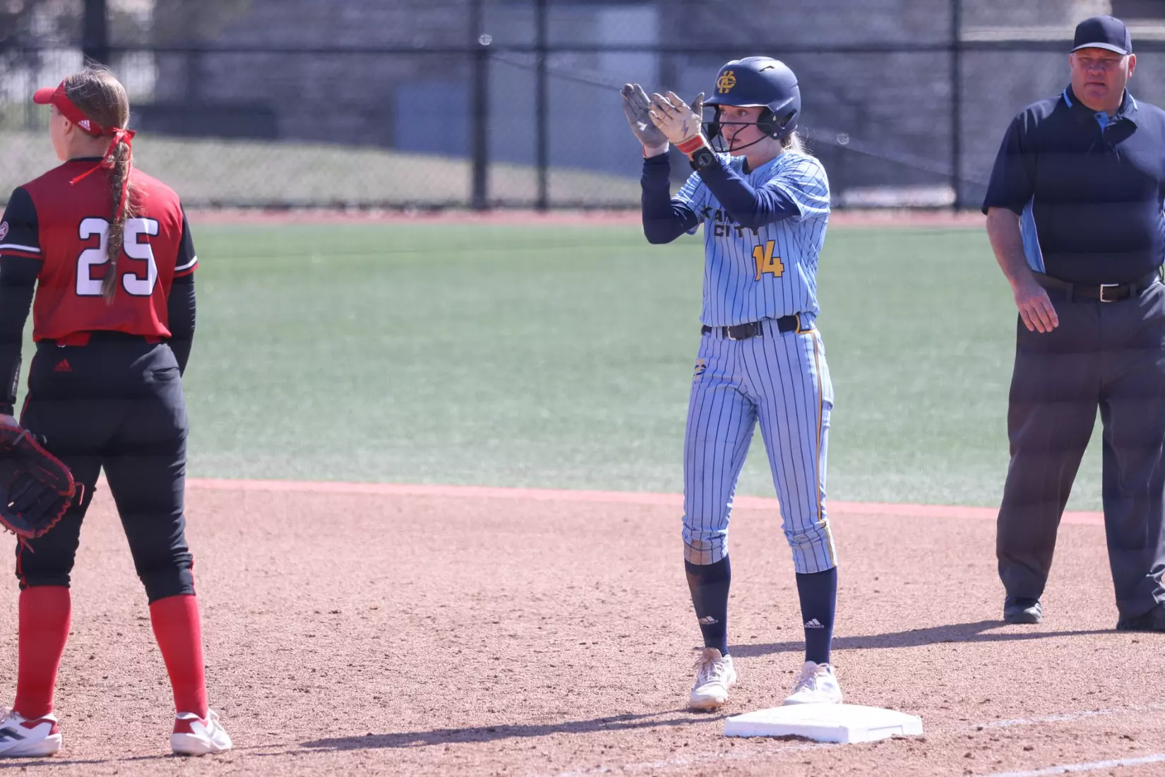 Kansas City Softball split a pair of games with SIUE, winning the first 3-2 in walk-off fashion and falling in the second 8-0. Grace Batdorf secured the walk-off win for the Roos and Sabrina Rodgers led the Roos from the plate going 4-of-6 on the day.