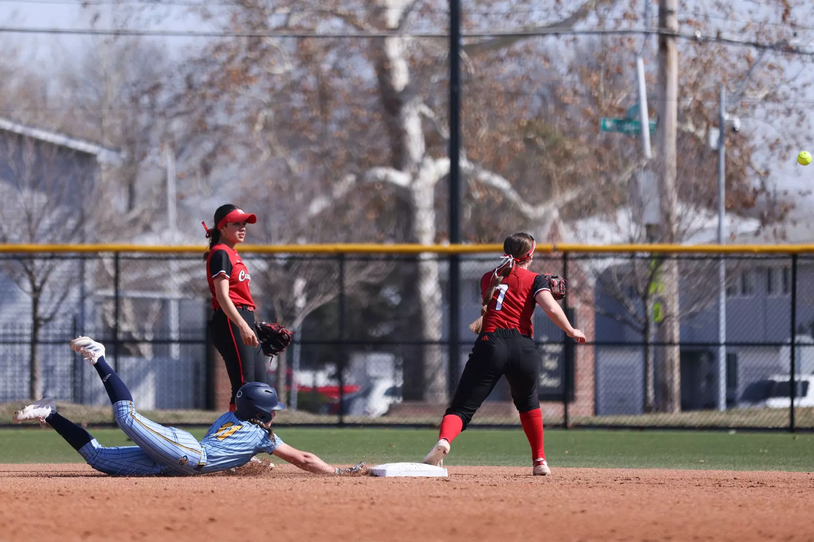 Kansas City Softball split a pair of games with SIUE, winning the first 3-2 in walk-off fashion and falling in the second 8-0. Grace Batdorf secured the walk-off win for the Roos and Sabrina Rodgers led the Roos from the plate going 4-of-6 on the day.