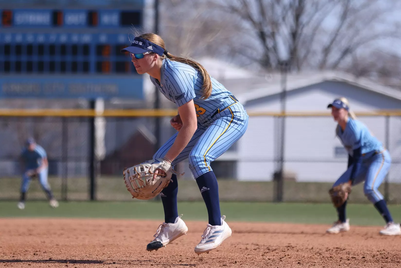 Kansas City Softball split a pair of games with SIUE, winning the first 3-2 in walk-off fashion and falling in the second 8-0. Grace Batdorf secured the walk-off win for the Roos and Sabrina Rodgers led the Roos from the plate going 4-of-6 on the day.