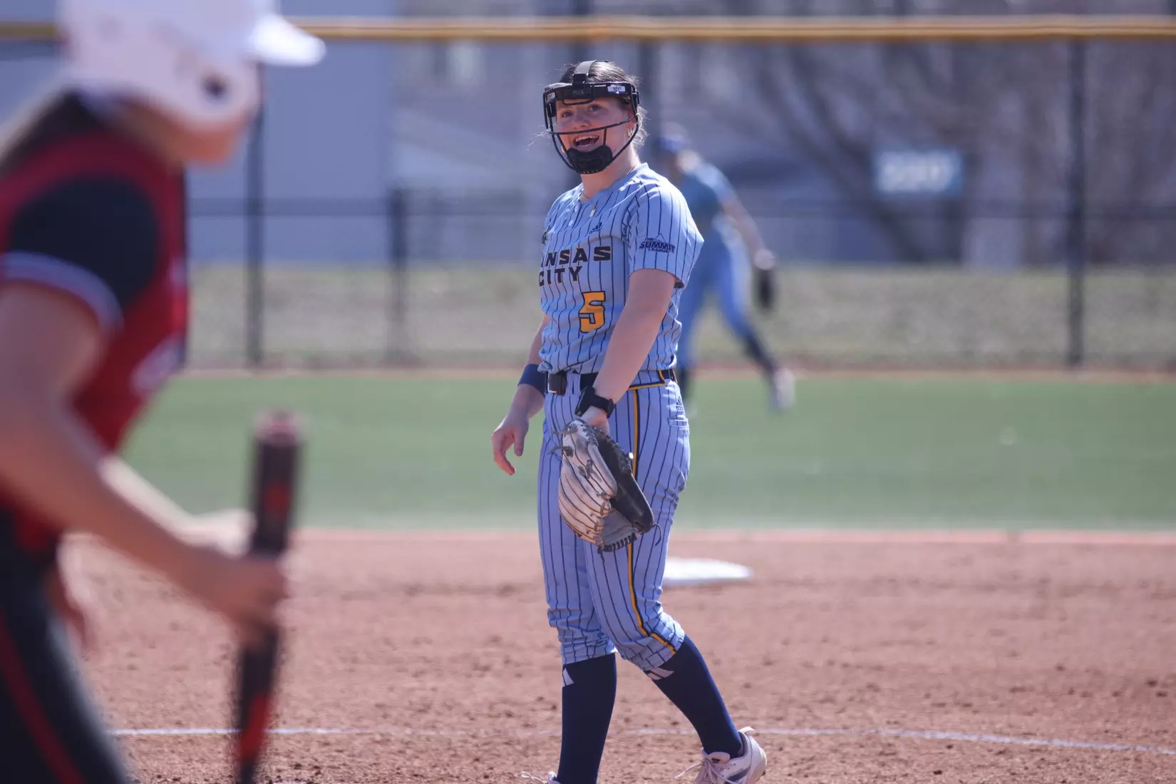 Kansas City Softball split a pair of games with SIUE, winning the first 3-2 in walk-off fashion and falling in the second 8-0. Grace Batdorf secured the walk-off win for the Roos and Sabrina Rodgers led the Roos from the plate going 4-of-6 on the day.