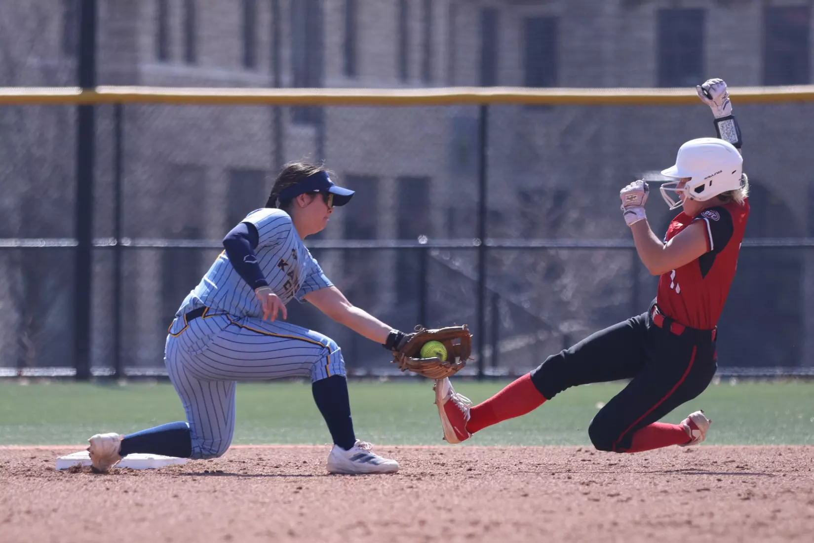 Kansas City Softball split a pair of games with SIUE, winning the first 3-2 in walk-off fashion and falling in the second 8-0. Grace Batdorf secured the walk-off win for the Roos and Sabrina Rodgers led the Roos from the plate going 4-of-6 on the day.