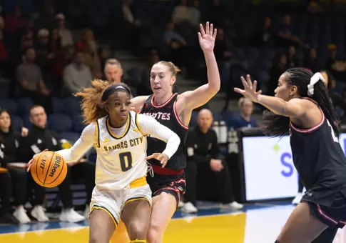 The KC Roos faced up agianst South Dakota Coyotes during the first home game of the New Year. Despite matching the pace of the Coyotes, the Roos fell with a final score of 47-67.