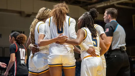 Roos huddle vs. Denver