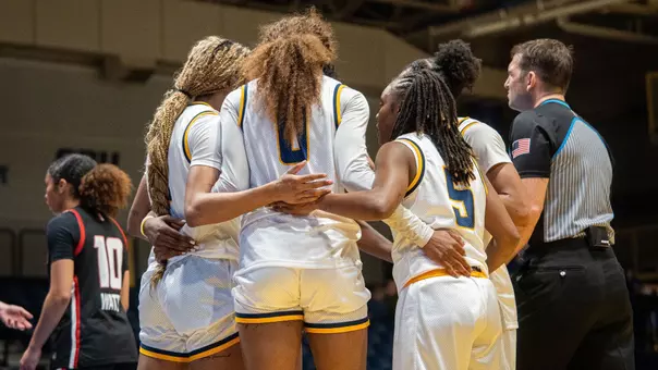 Roos huddle vs. Denver