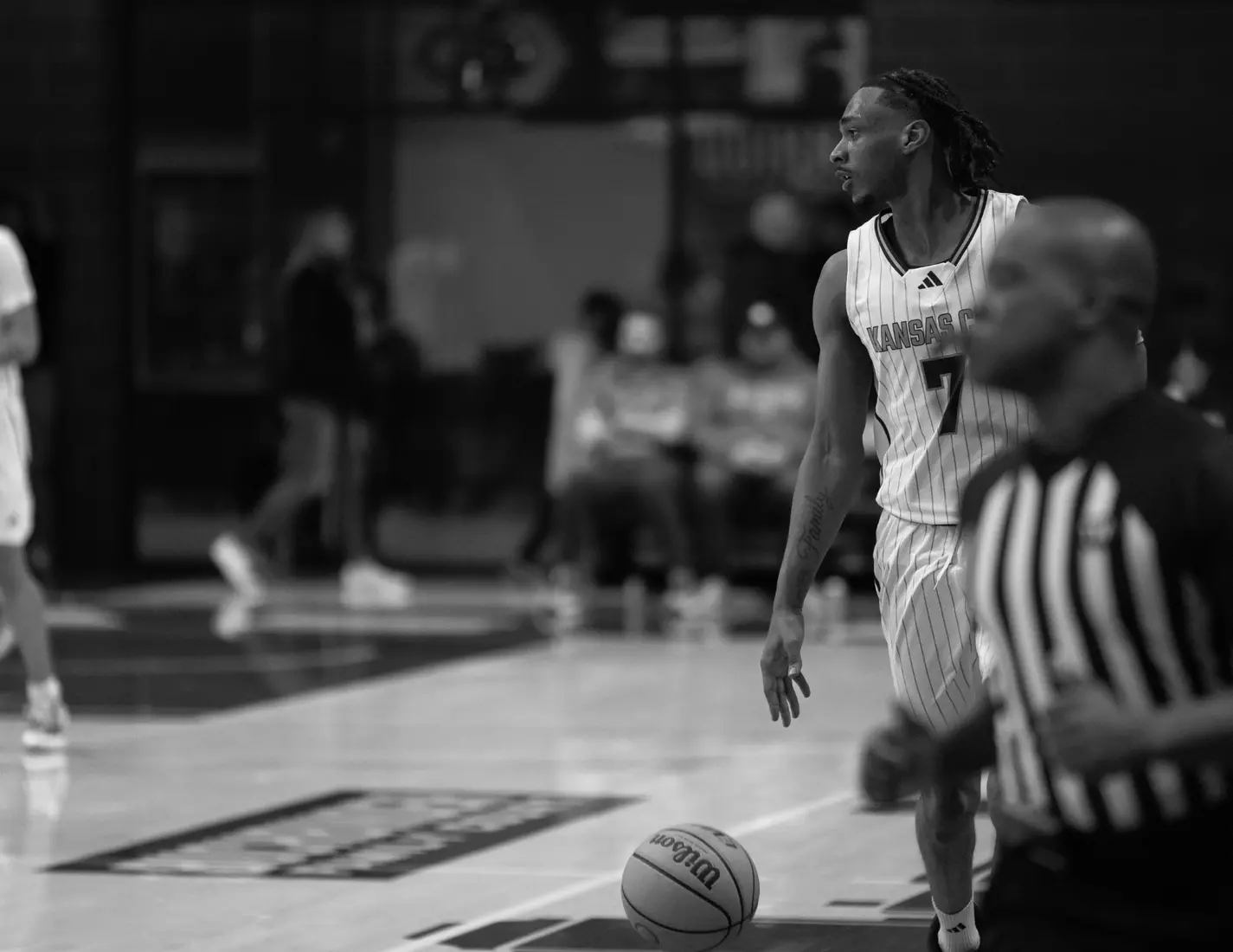 The Kansas City Roos wrapped up their home season on Senior Night in a powerful matchup against the Oral Roberts Golden Eagles, turning the arena into a celebration of resilience, pride, and Roos tradition. With a final score of 94–70 with the Golden Eagles winning, the night was about more than the scoreboard. It was about honoring the senior class for their leadership, commitment, and lasting impact on the program. From emotional pregame recognitions to high-energy plays and a packed crowd filled with family, friends, and fans. As the Roos close the chapter on their home season, their focus now shifts to postseason play as they head into the Summit League Tournament, carrying momentum, unity, and Roos pride into championship season.
