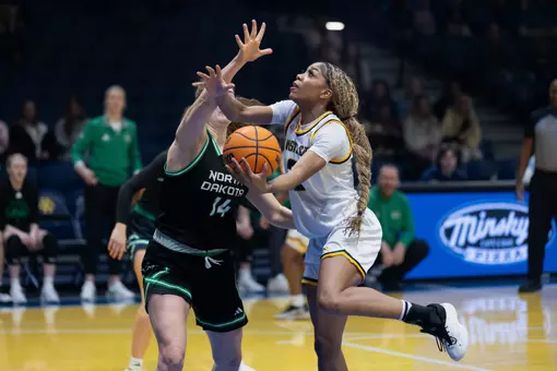 The Kansas City Roos went against the North Dakota Hawks, brining an action-packed game to the court. With the high energy, the Roos filled the audience with excitement. Despite the energetic moments, the Roos fell to the Hawks in a final score of 68-58.