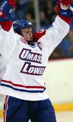 Ice Hockey: Roebothan, UMass Lowell Upend Massachusetts, 2-1 Image