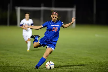 Lauren Aldrich scores against Holy Cross