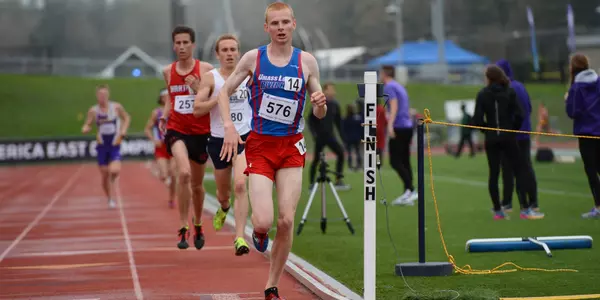 Paul Hogan wins the 10000-meters