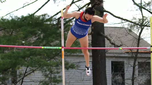 Rachel Hill pole vault