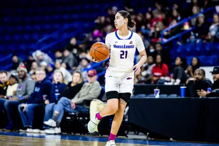 January 28, 2023, Lowell, MA:
The Umass Lowell Women’s Basketball team takes on the UNH Wildcats at the Tsongas Center in Lowell, Massachusetts. Saturday, January 28, 2023.
(Photo by Nick Grace/UMass Lowell Athletics)