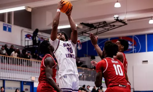 Austin Green grabbing a rebound vs. Sacred Heart.
