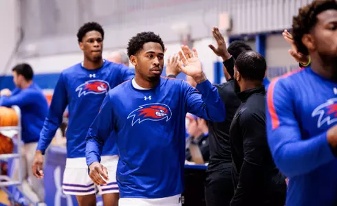 Men's Basketball High Fives
