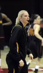 Women's Hoops Opens Practice