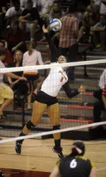 Volleyball Drops Tournament Finale to Kentucky