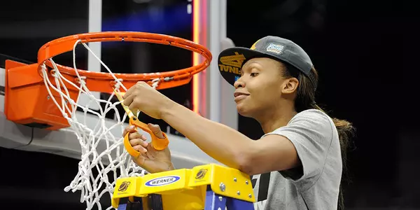DeVaughn Heading to LA Sparks Training Camp