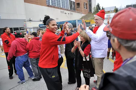 Fans Send Terps Off to Nashville