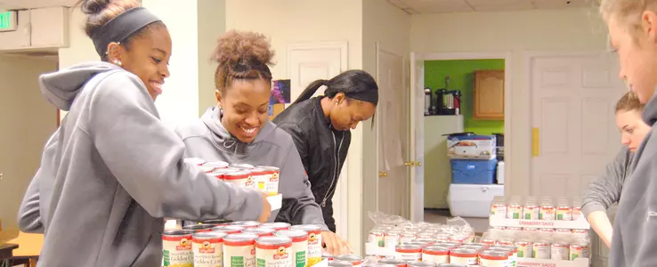 Terps Donate Meals for TerpsGiving