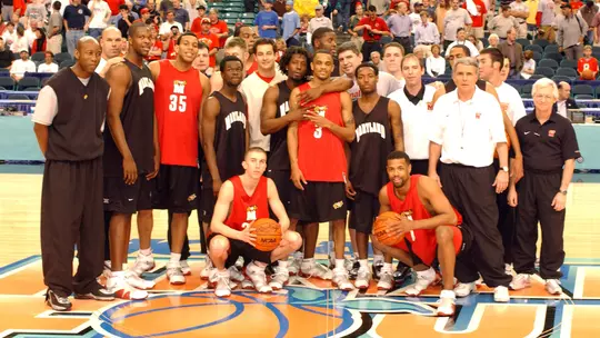 Mike Grinnon on court with team at 2002 Final Four