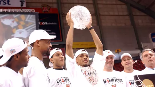 Juan Dixon hoists the crystal trophy over his head