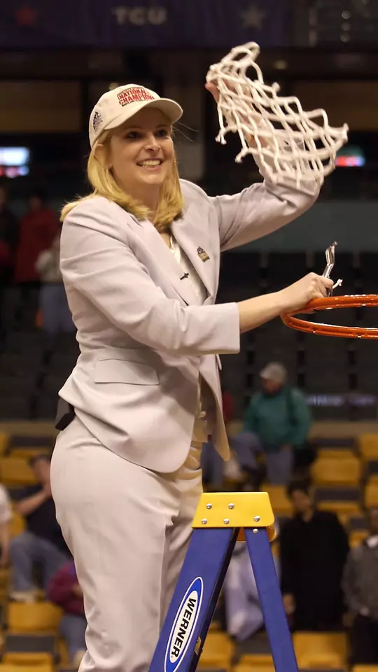 Head coach Brenda Frese cuts down the net following the 2006 NCAA championship victory