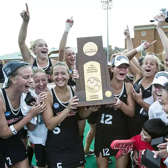 Paula Infante with 2006 NCAA Trophy