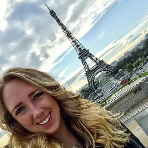 Kelsey Hrebenach in Paris
