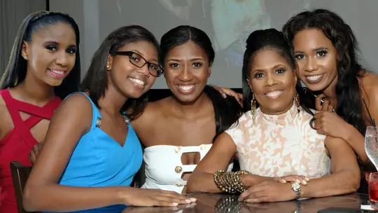 Shy Sellers with Mom and Sisters